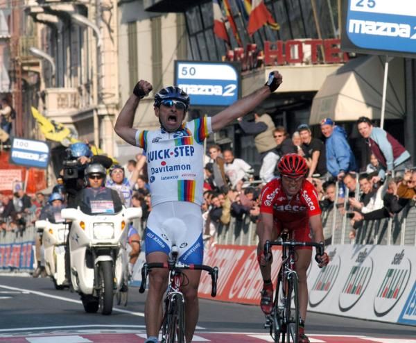 Paolo Bettini wins Milan-San Remo in 2003, defeating Mirko Celestino