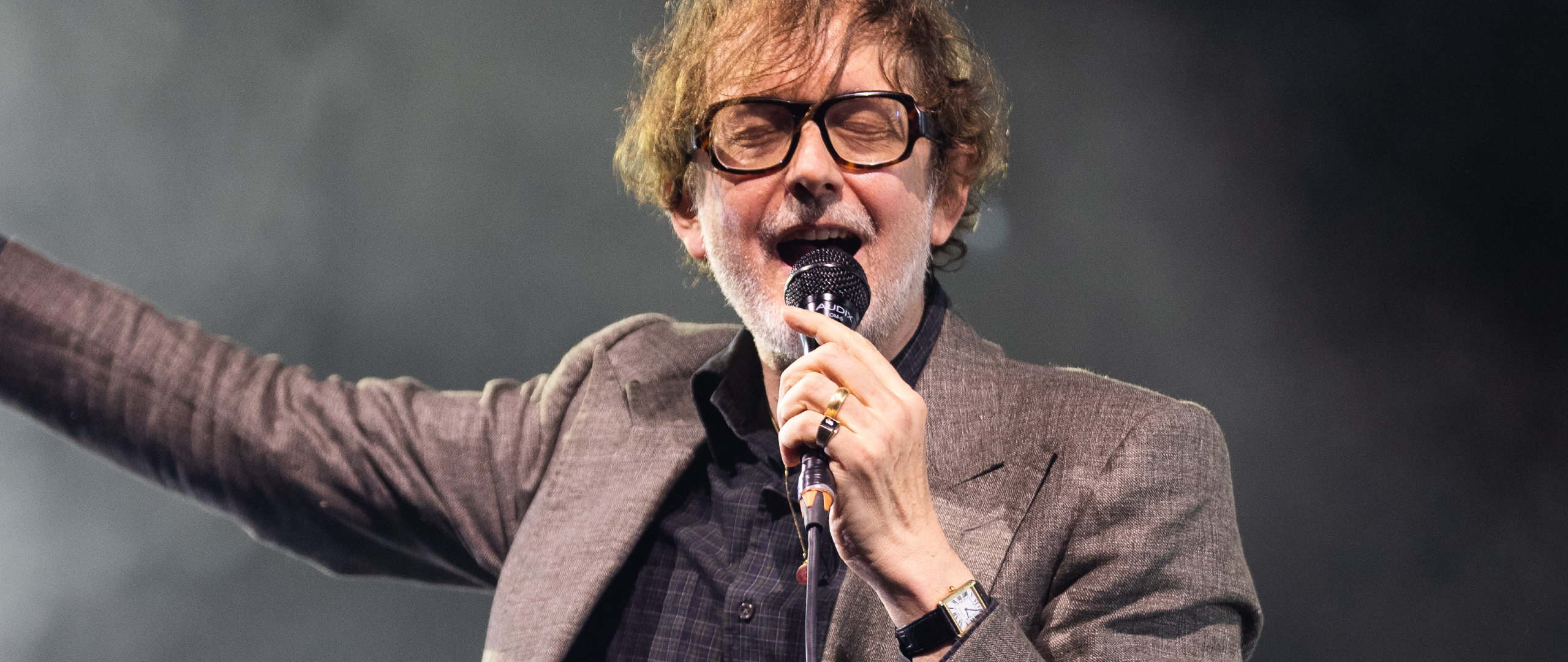 Jarvis Cocker performing live with Pulp in 2025