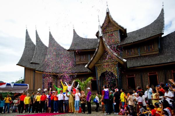 The award ceremony is held in front of the palace