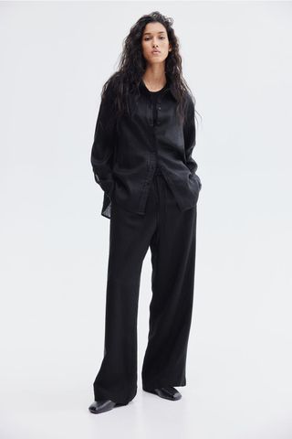 wt5MMRdmARSqA8UEnaK4fQ-320-80 تبيع H&M من بين هذه السراويل البالغة 30 دولارًا كل صيف مثل Clockwork