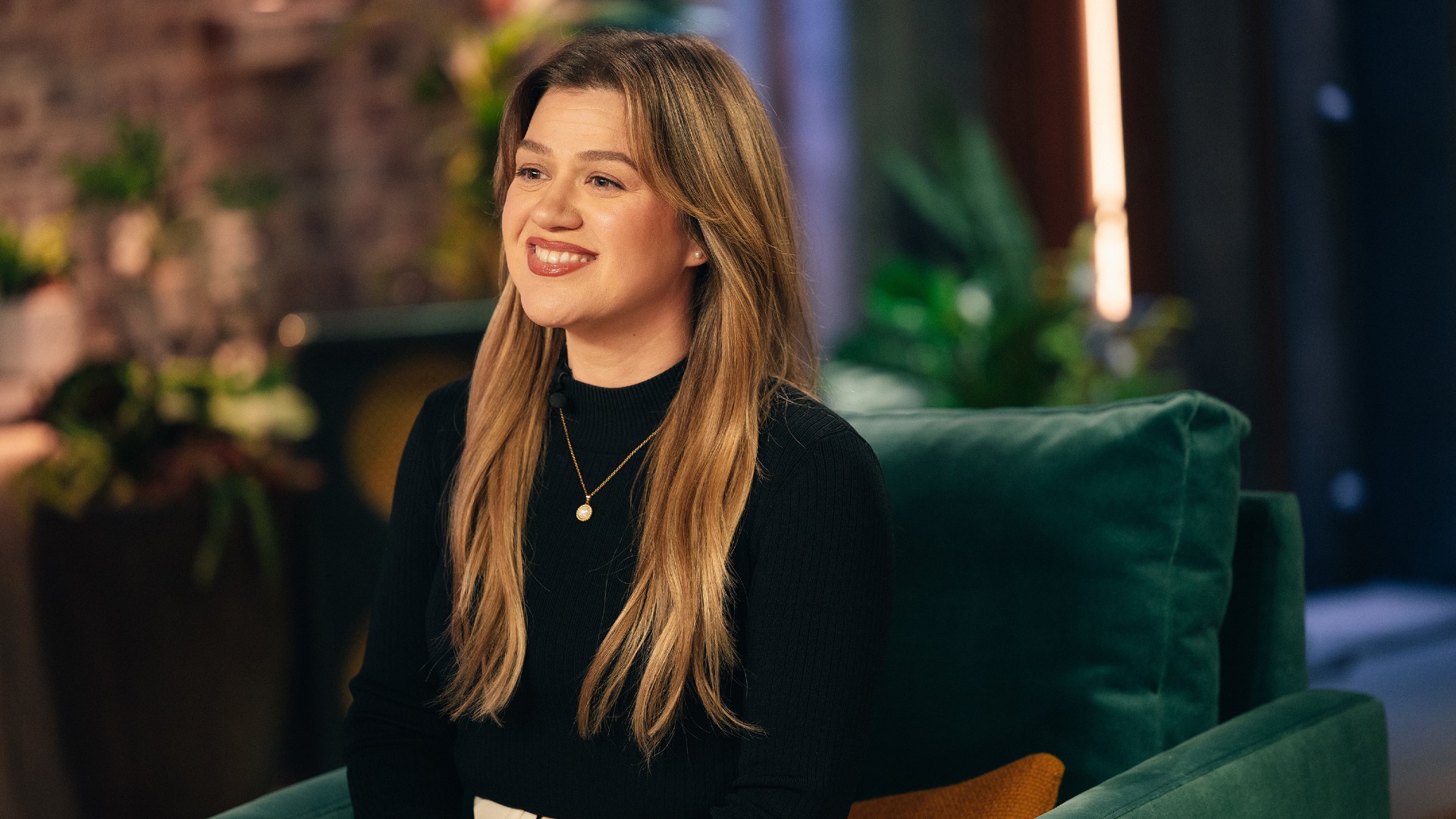 Kelly Clarkson on the set of her talk show