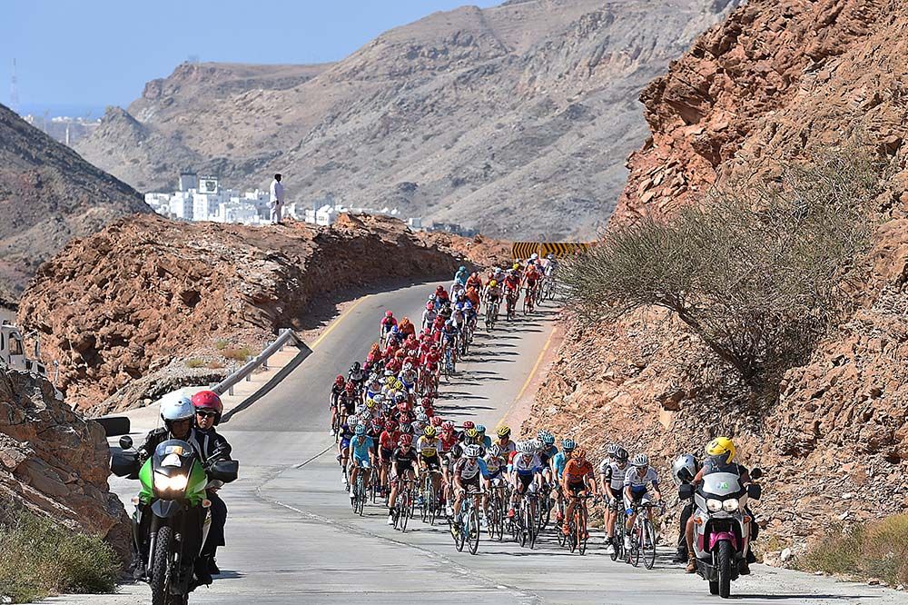 The peloton is lined out