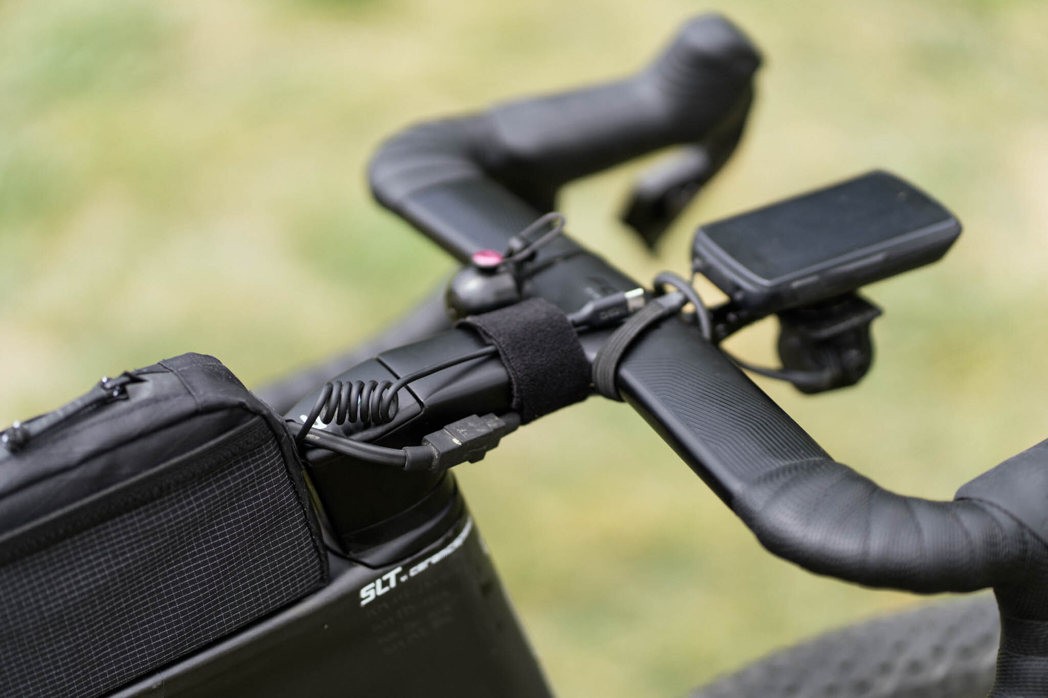 Bicicleta de cascalho Aero Ridley, protótipo preto fosco da Traka 2026.