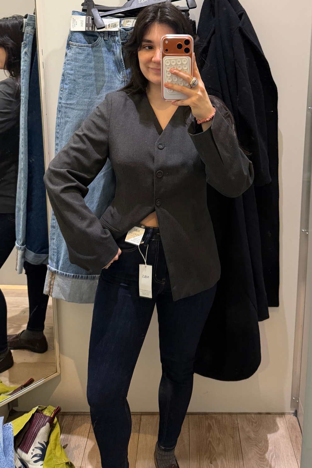 Sofia wearing skinny jeans