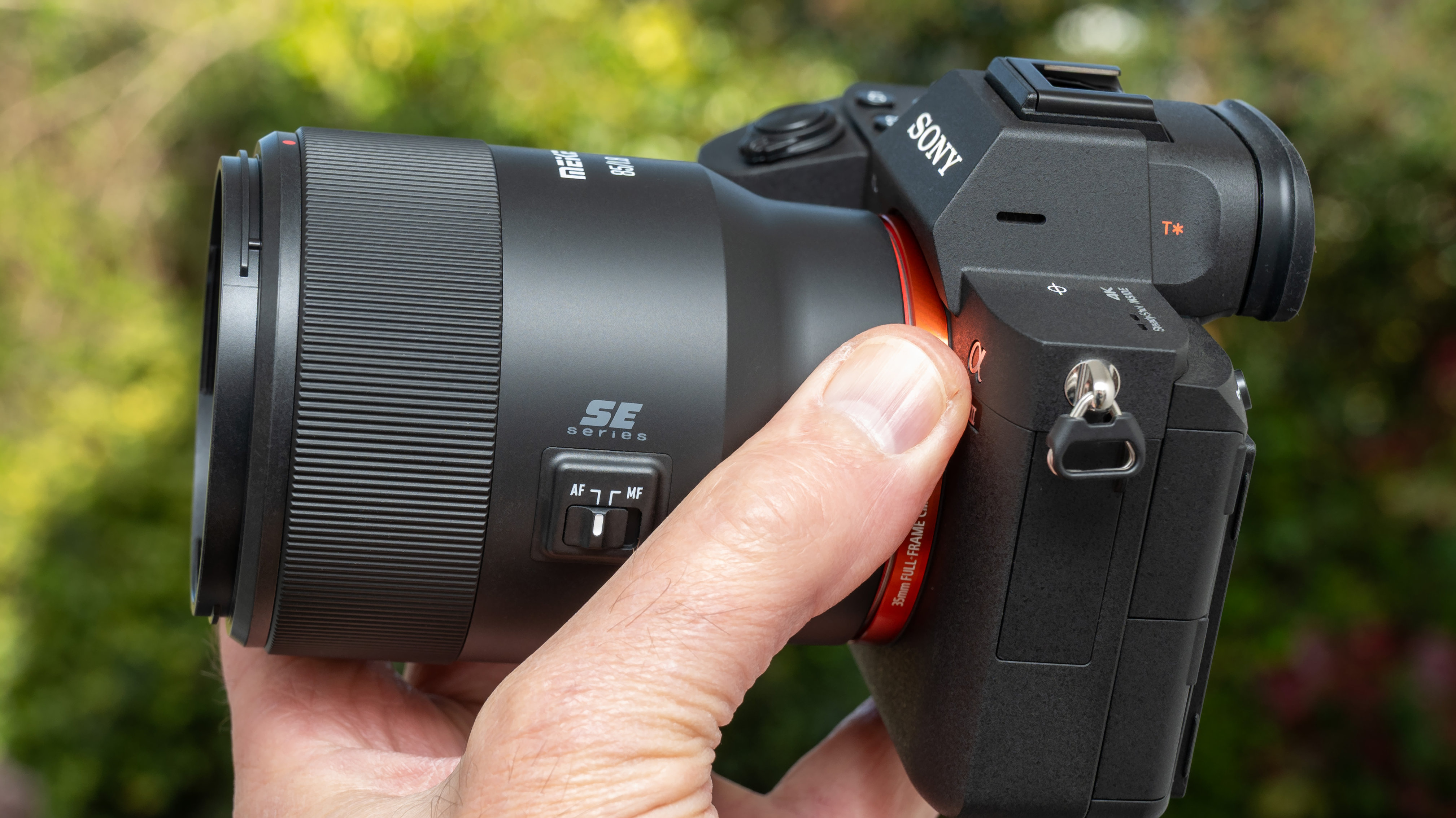 Meike AF 85mm f/1.8 SE II product shot