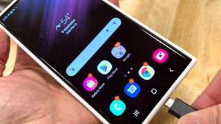 Samsung Galaxy S22 Ultra charging
