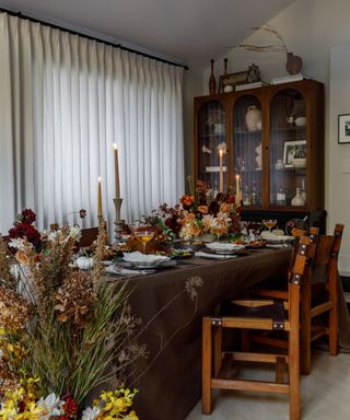 Dining room rustically decorated for the holidays