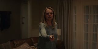 The Invisible Man Elizabeth Moss holding a knife