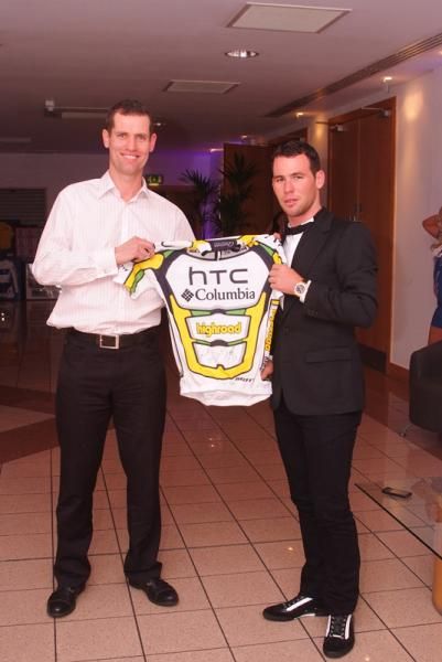 Mark Cavendish presents one of his HTC-Columbia jerseys