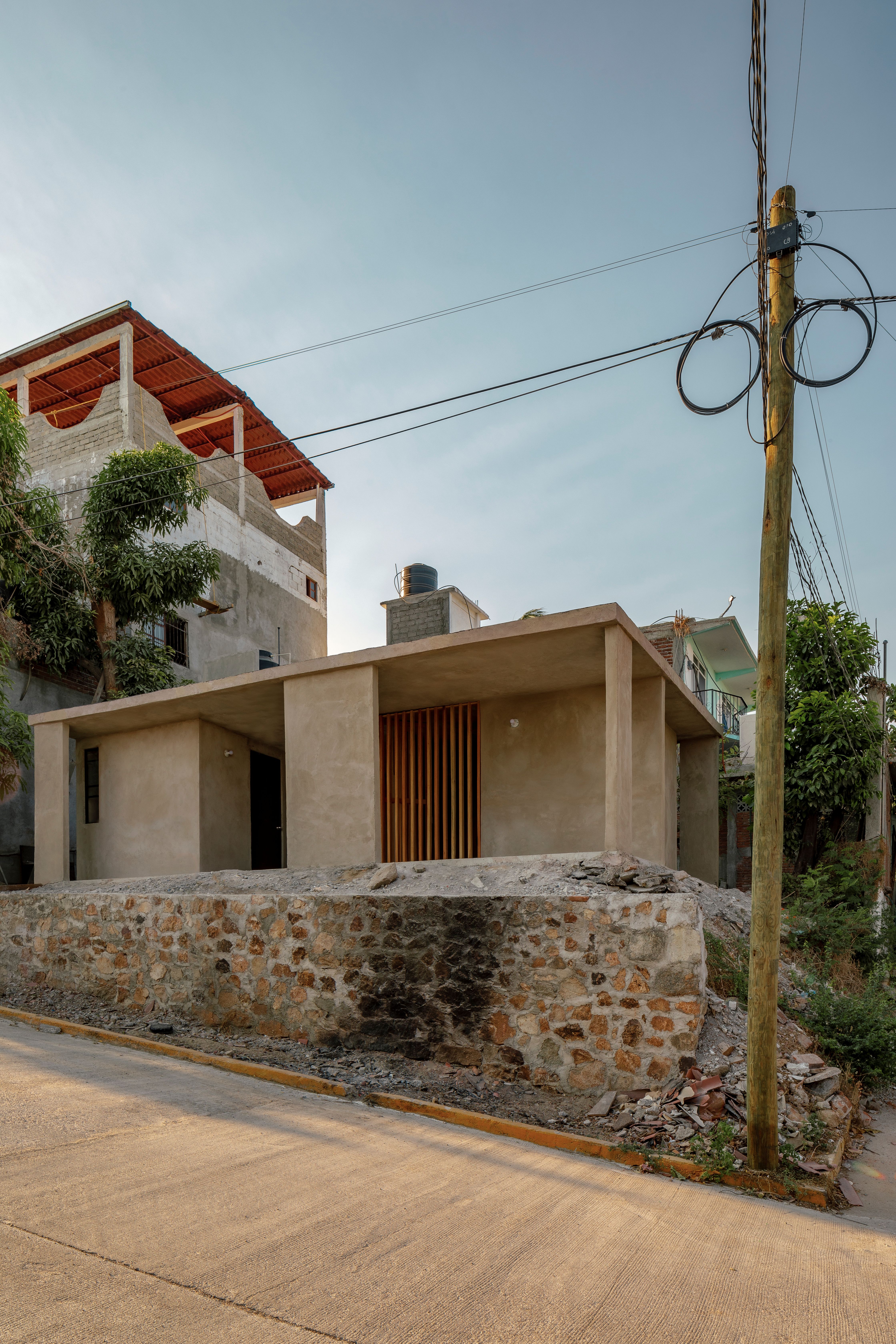 Manuel Cervantes Estudio Kon-tigo housing project in Acapulco, Mexico