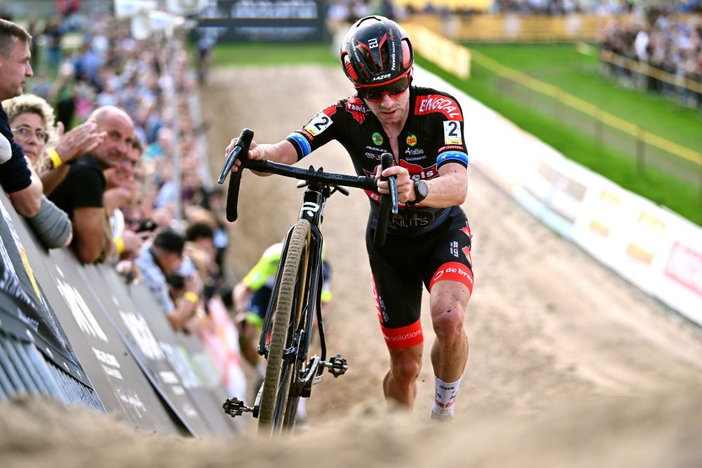 RUDDERVOORDE BELGIUM OCTOBER 29 Eli Iserbyt of Belgium and Team Pauwels Sauzen Bingoal competes during the 36th Superprestige Ruddervoorde 2022 Mens Elite SPRuddervoorde Superprestige2023 Cyclocross on October 29 2022 in Ruddervoorde Belgium Photo by Luc ClaessenGetty Images