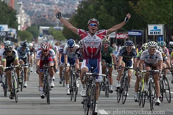 Denis Galimzyanov (Katusha) beat Hutarovich in a close sprint.