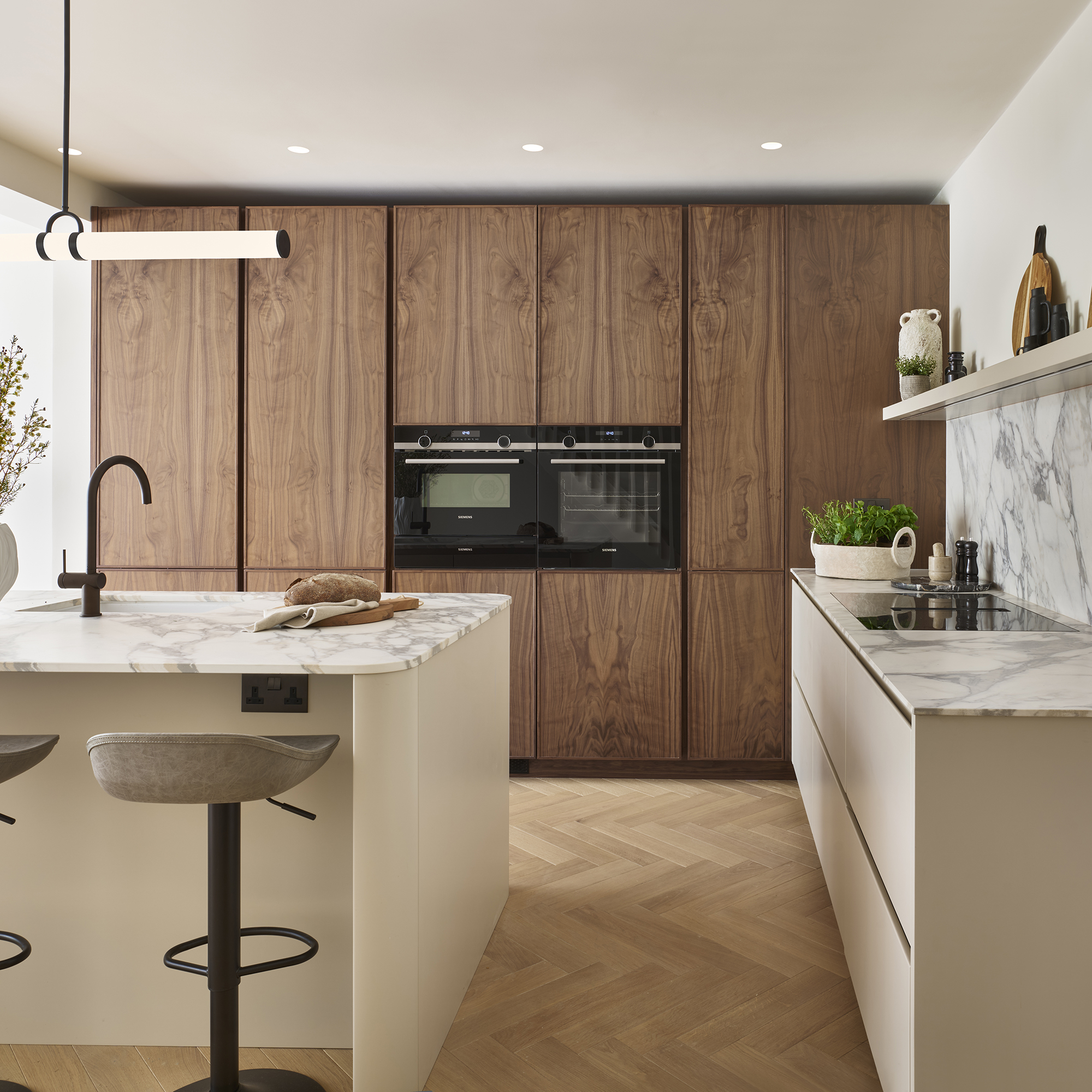 Davonport dark wood kitchen