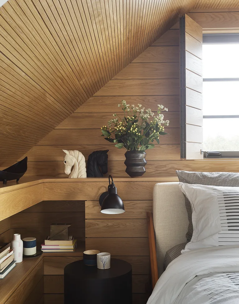 small bedrooms storage ideas with a wraparound shelf