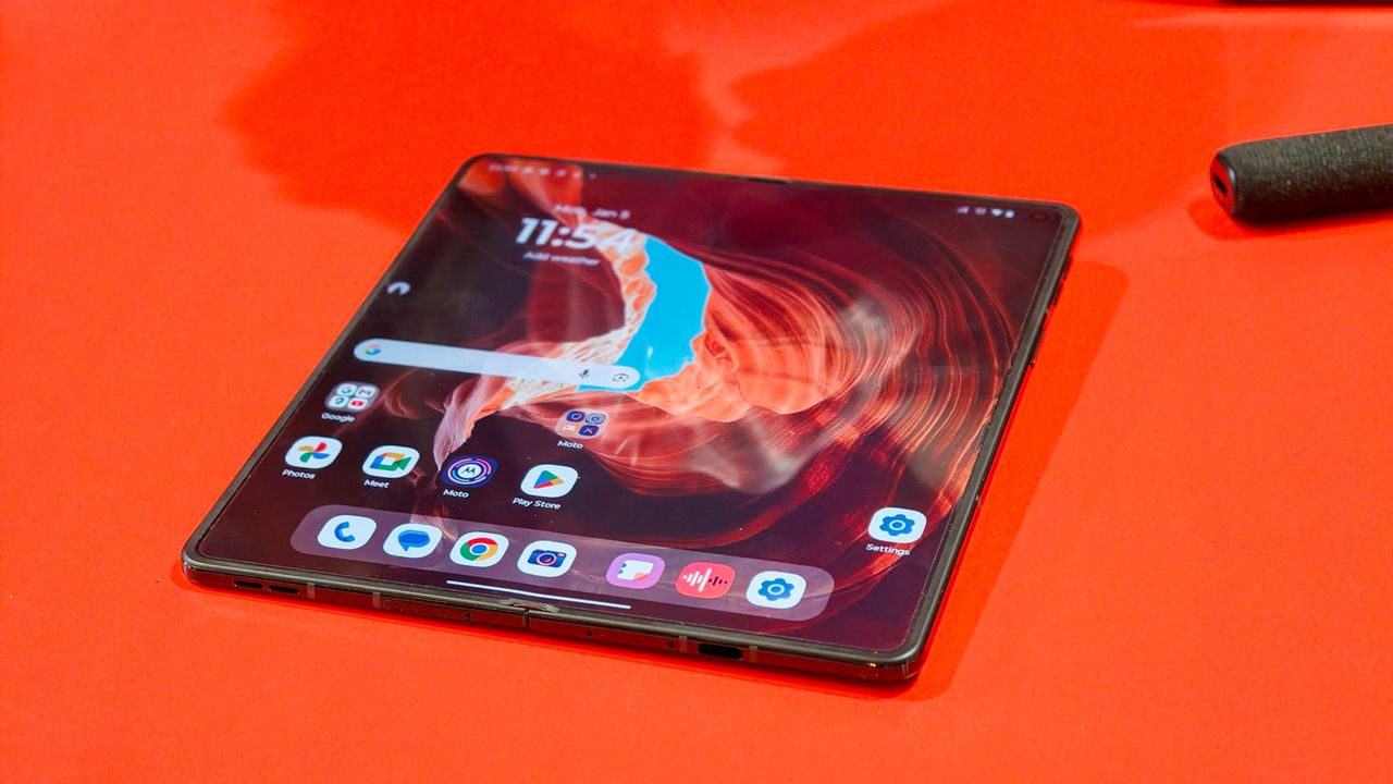 Motorola Razr Fold hands-on testing