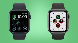 Apple Watch SE 2022 and Apple Watch SE 2020 on green background