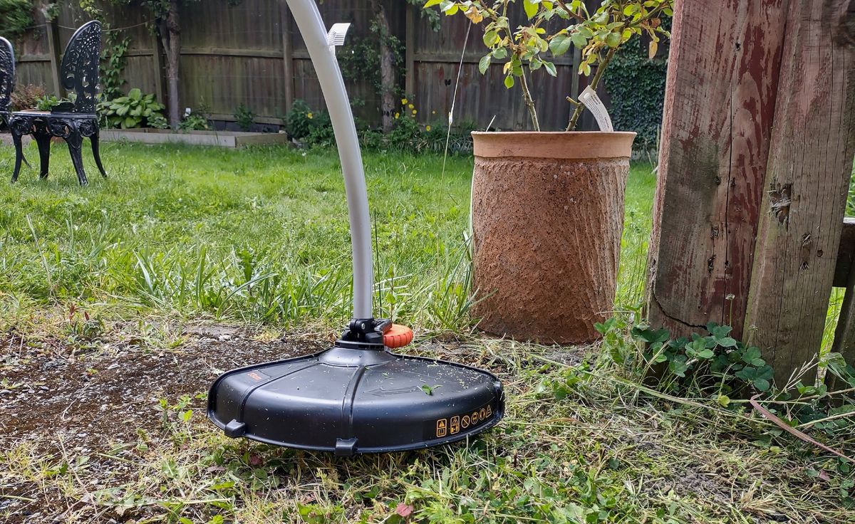 Black + Decker GH3000 review a lawn trimmer that’ll help to maintain