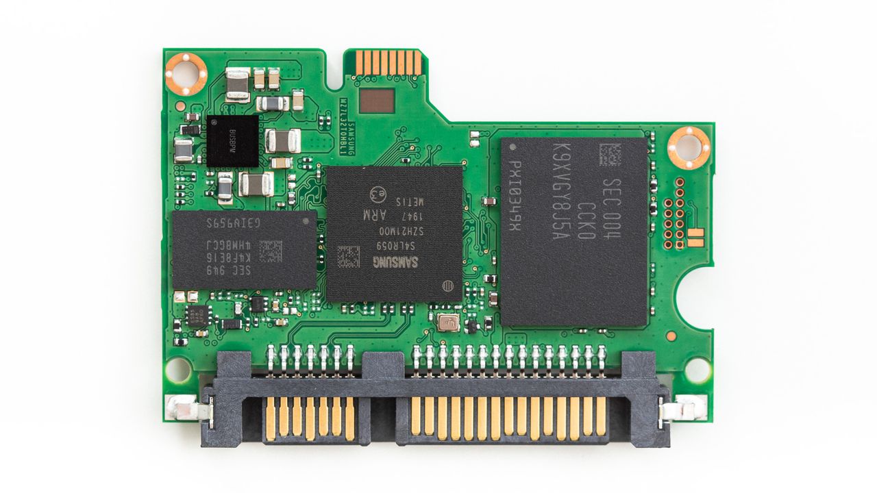 Samsung 870 QVO SSD (1TB)