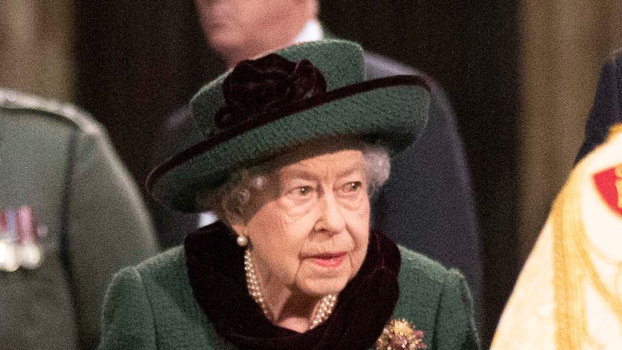 Why photos of the Queen at Prince Philip&#039;s memorial almost never happened