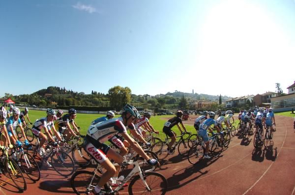 The gruppo rolls out under pleasant autumnal sunshine.