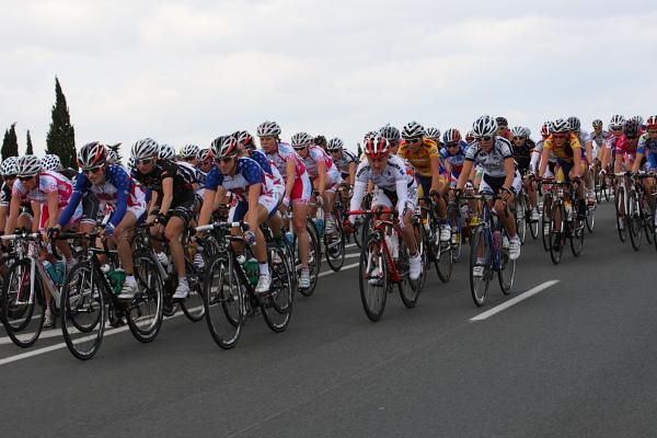 Team USA towards the front in the opening kilometres.