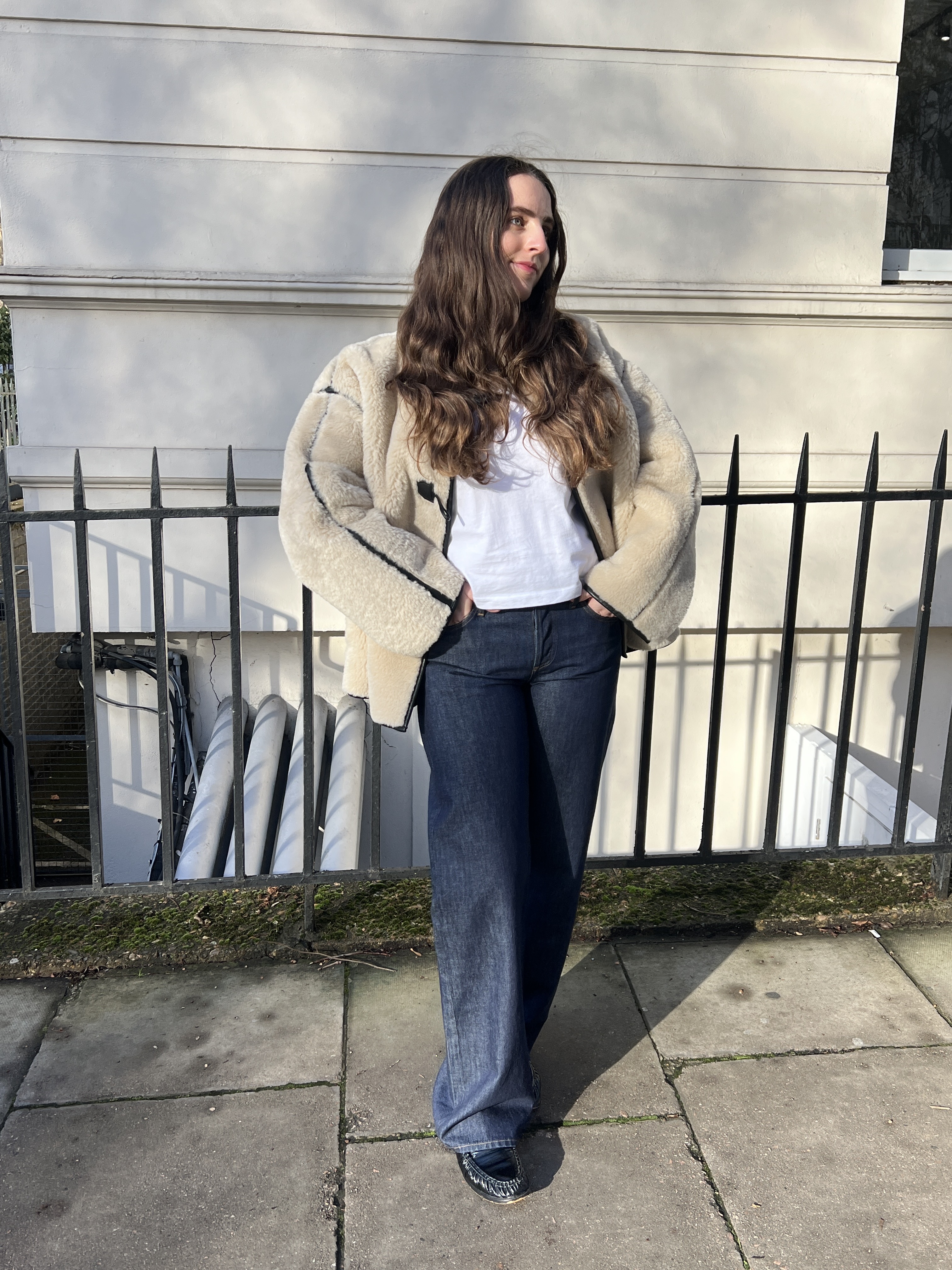 An image of Who What Wear UK's Ava Gilchrist wearing the Agolde low rise loose jeans.