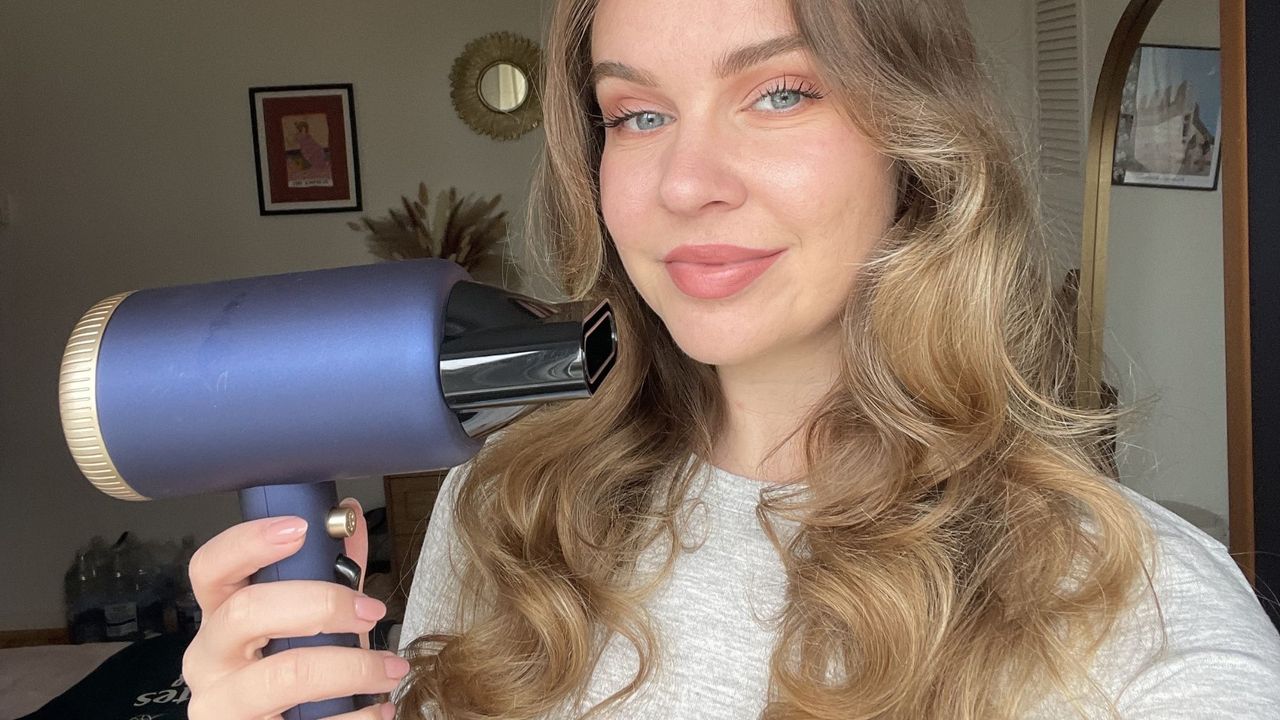 valeza holding the Aldi hair dryer