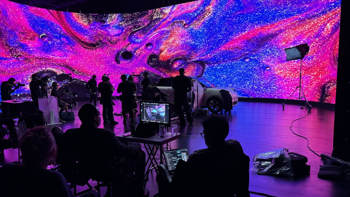 Colorful LED screens light up Simplemente, Mexico’s Premiere Virtual Production Studio. 