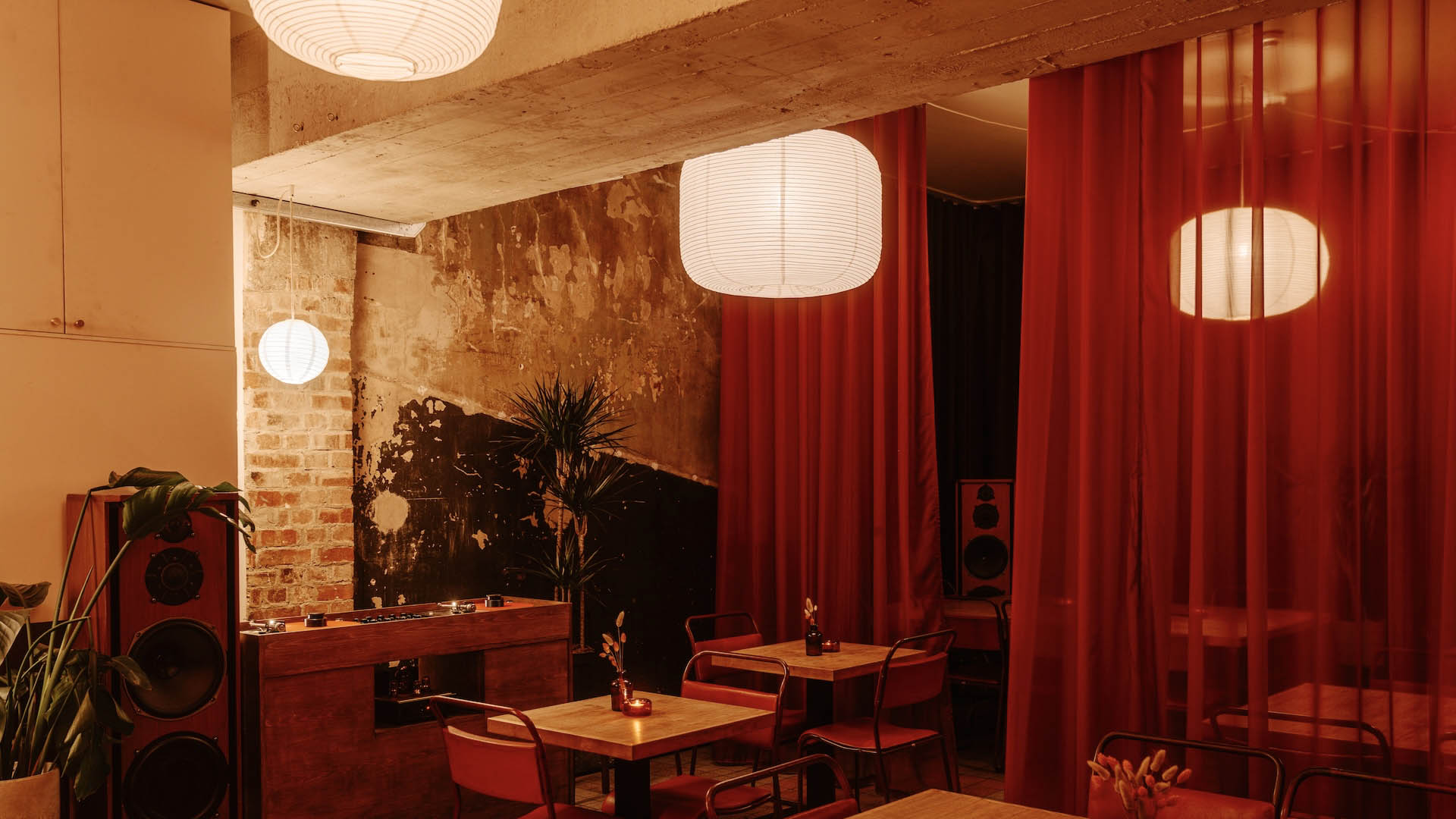 A photo of the interior of the Hausu restaurant.