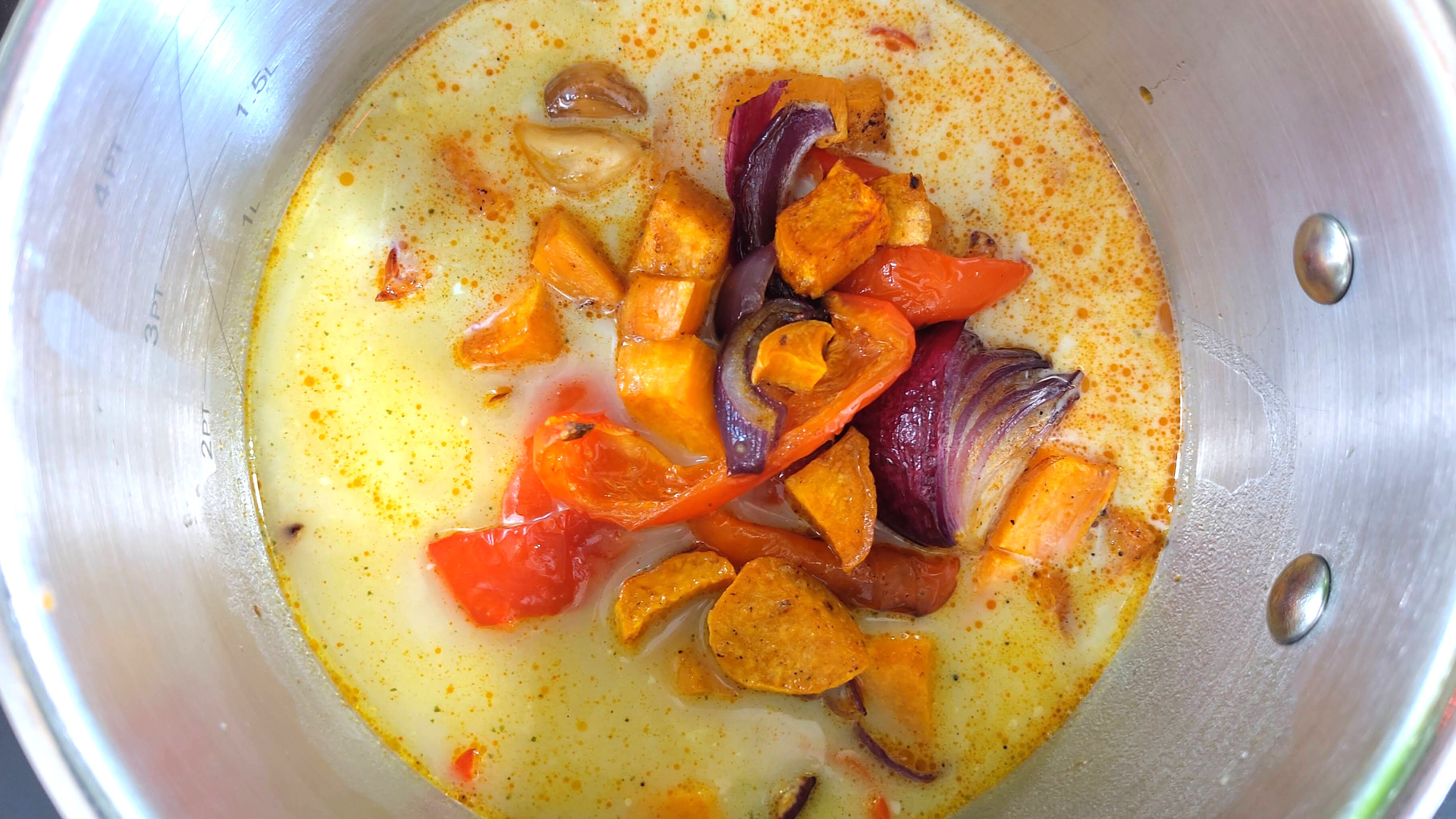 Vegetable soup ingredients ready for blending with Bosch ErgoMaster Serie 3 blender