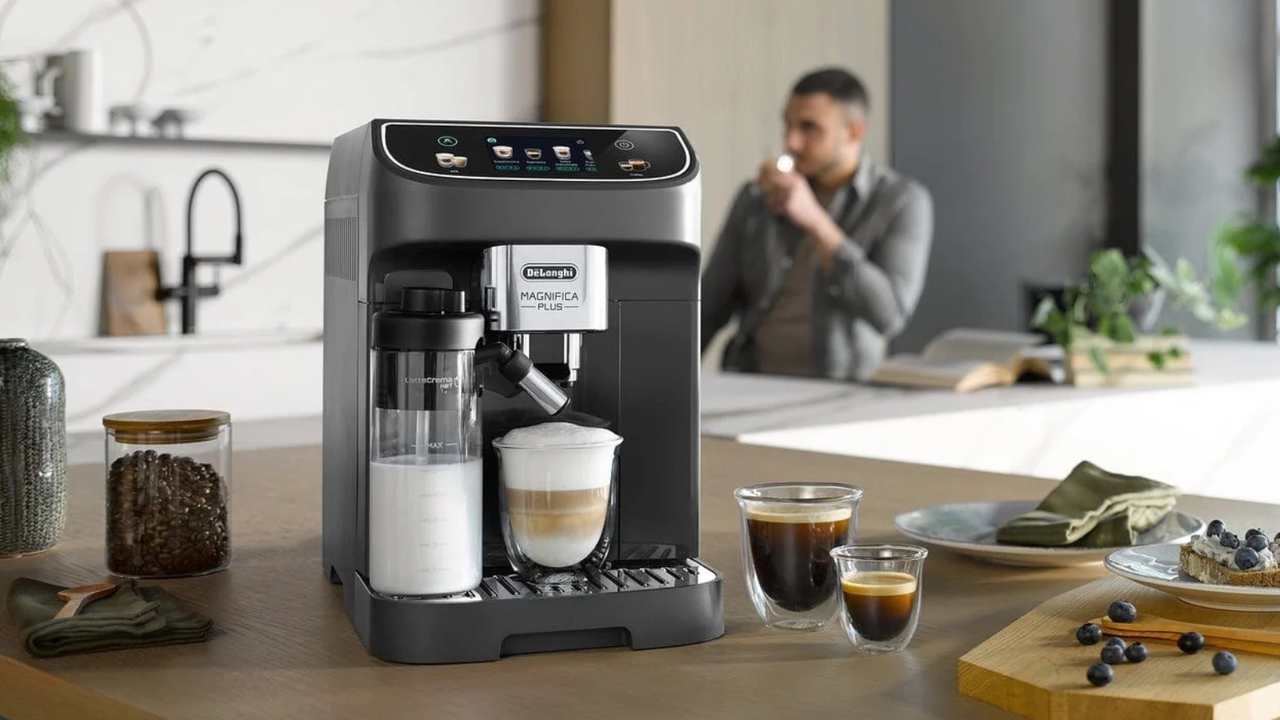 De&#039;Longhi Magnifica Plus Fully Automatic Espresso Machine with Automatic Milk Frother