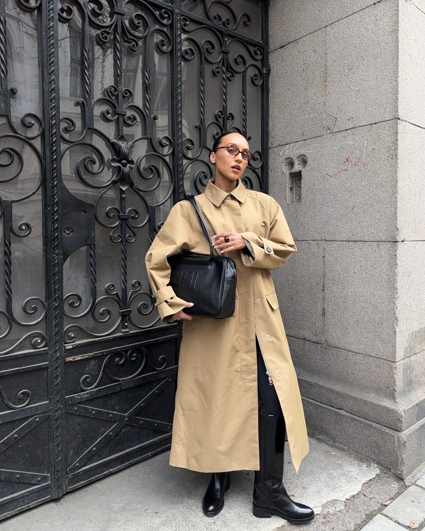 @ingridedvinsen wearing a chic trench coat outfit