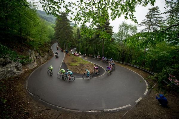The Liquigas-Cannondale team rider tempo on the front of the bunch