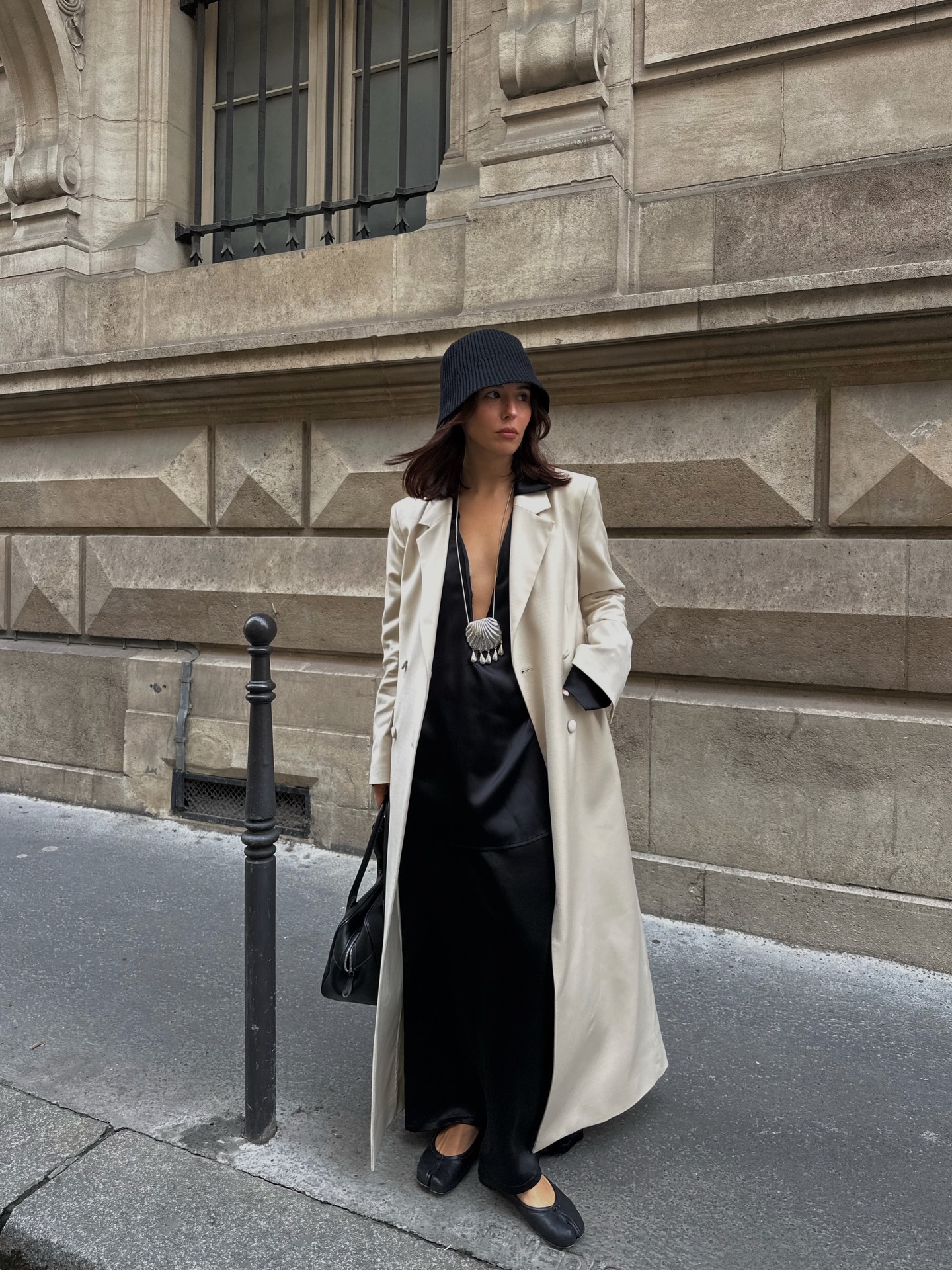 An image of @deborabrosa wearing a knitted bucket hat, one of the biggest hat trends of 2026.