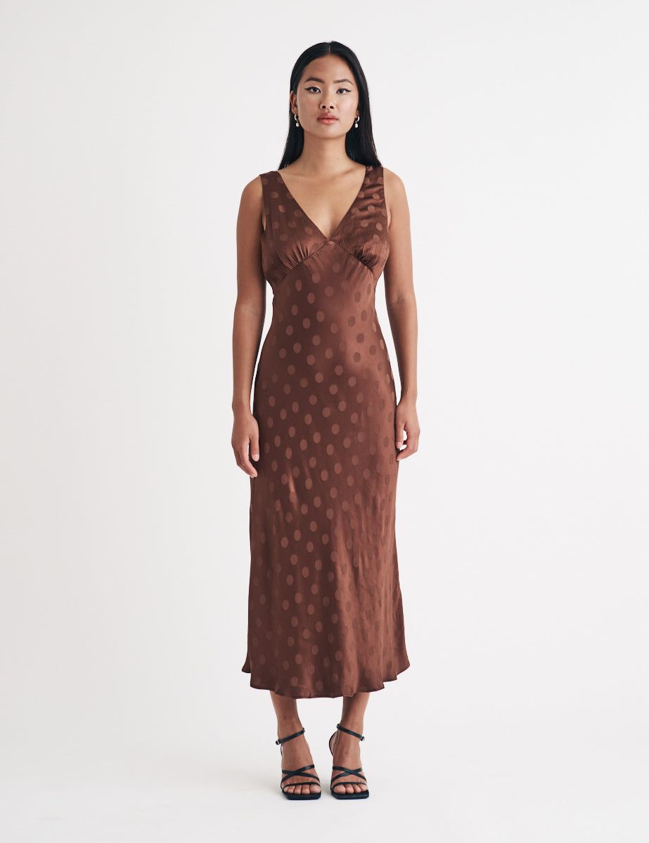 fashion-people-won-t-quit-wearing-v-neck-bias-cut-dresses-who-what-wear