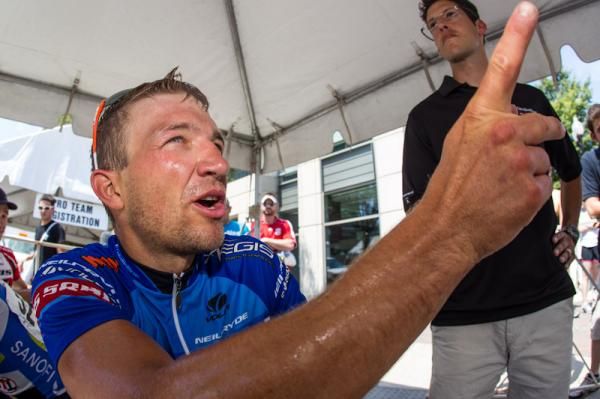 Robert Forester (UnitedHealthcare) explaining the win.