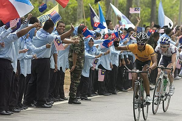 Fallanie Ali Ahmad (Malaysian National Team) waves to the crowd during his break with Vorarlberg-Corratec's Sebastian Siedler from Germany.