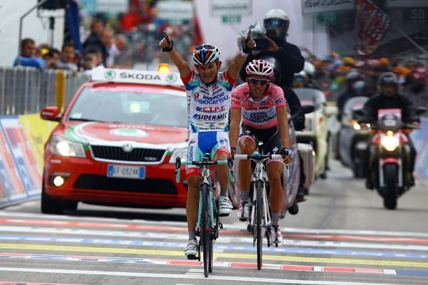Jos&eacute; Rujano (Androni Giocattoli) wins the stage ahead of Alberto Contador (Saxo Bank Sungard)