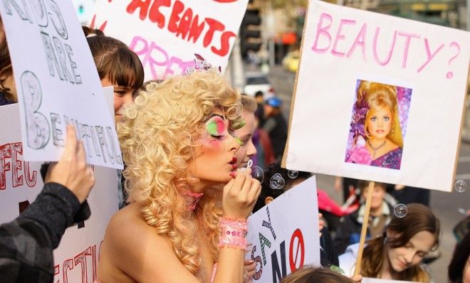 Child pageant protestors 