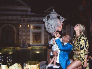 Beyonce and Jay Z play with their daughter Blue Ivy at their New Year's Eve party