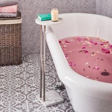 bathroom with bathtub and textured flooring