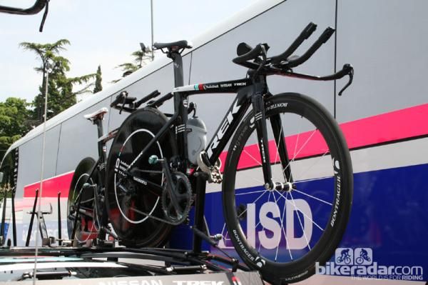 A Radioshack Trek Speed Concept on the roof
