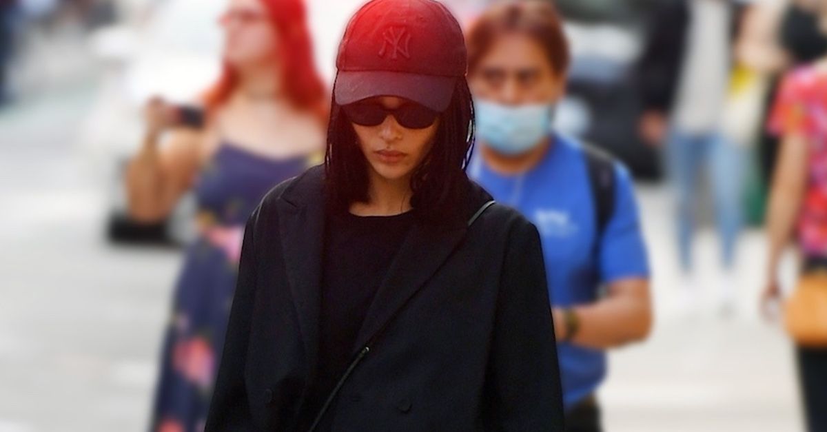 Zoë Kravitz’s Cool Plaid Shirt Look Is Perfect for Fall 2025