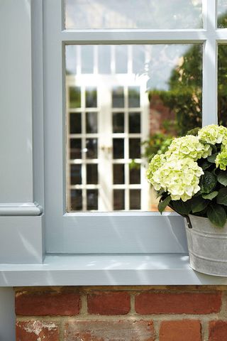 Elegant-entrances-Window-Sill-with-flowers