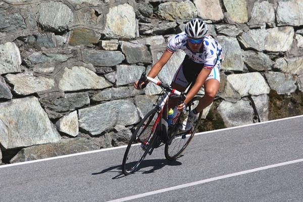 The mountains leader takes a turn at high speed