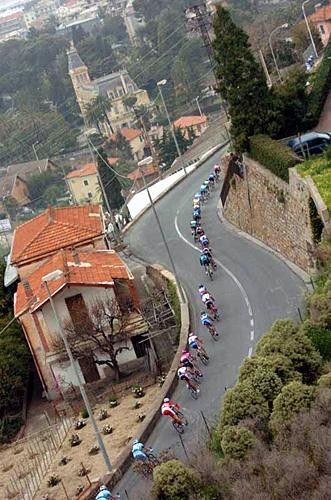 Descending the Poggio in a long line