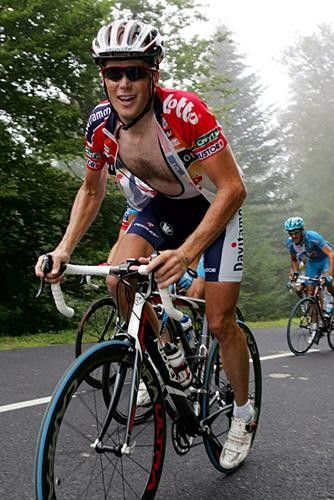 Chris Horner (Davitamon-Lotto) back in the group after losing the break.
