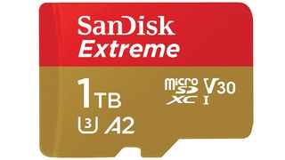 SanDisk Extreme 1TB -muistikortti valkoista taustaa vasten