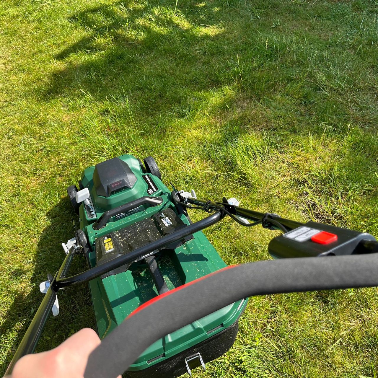 Webb 40V 38cm Rear Roller Lawnmower cutting grass