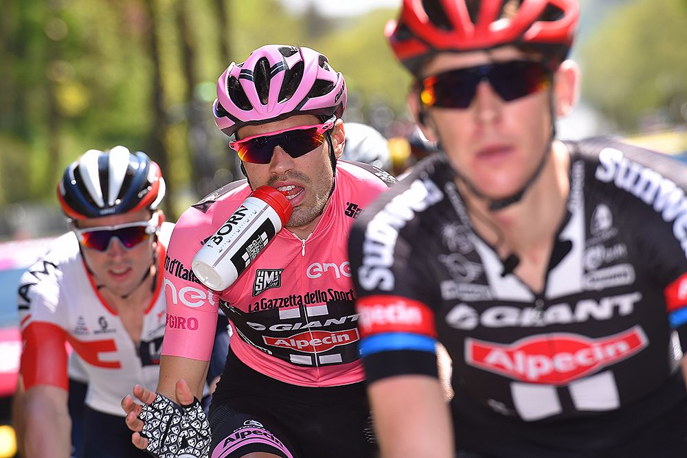 Tom Dumoulin was ushered along by his teammates all day
